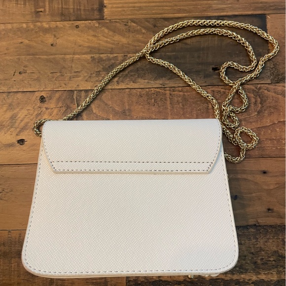 Ivory pebbled leather crossbody bag on long gold chain shoulder  strap - Picture 6 of 14
